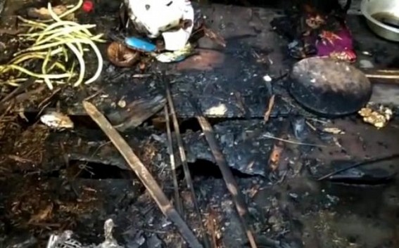 Bishalgarh: Miscreants allegedly set Fire to a house in Sikhuria area Bishalgarh: Miscreants allegedly set Fire to a house in Sikhuria area